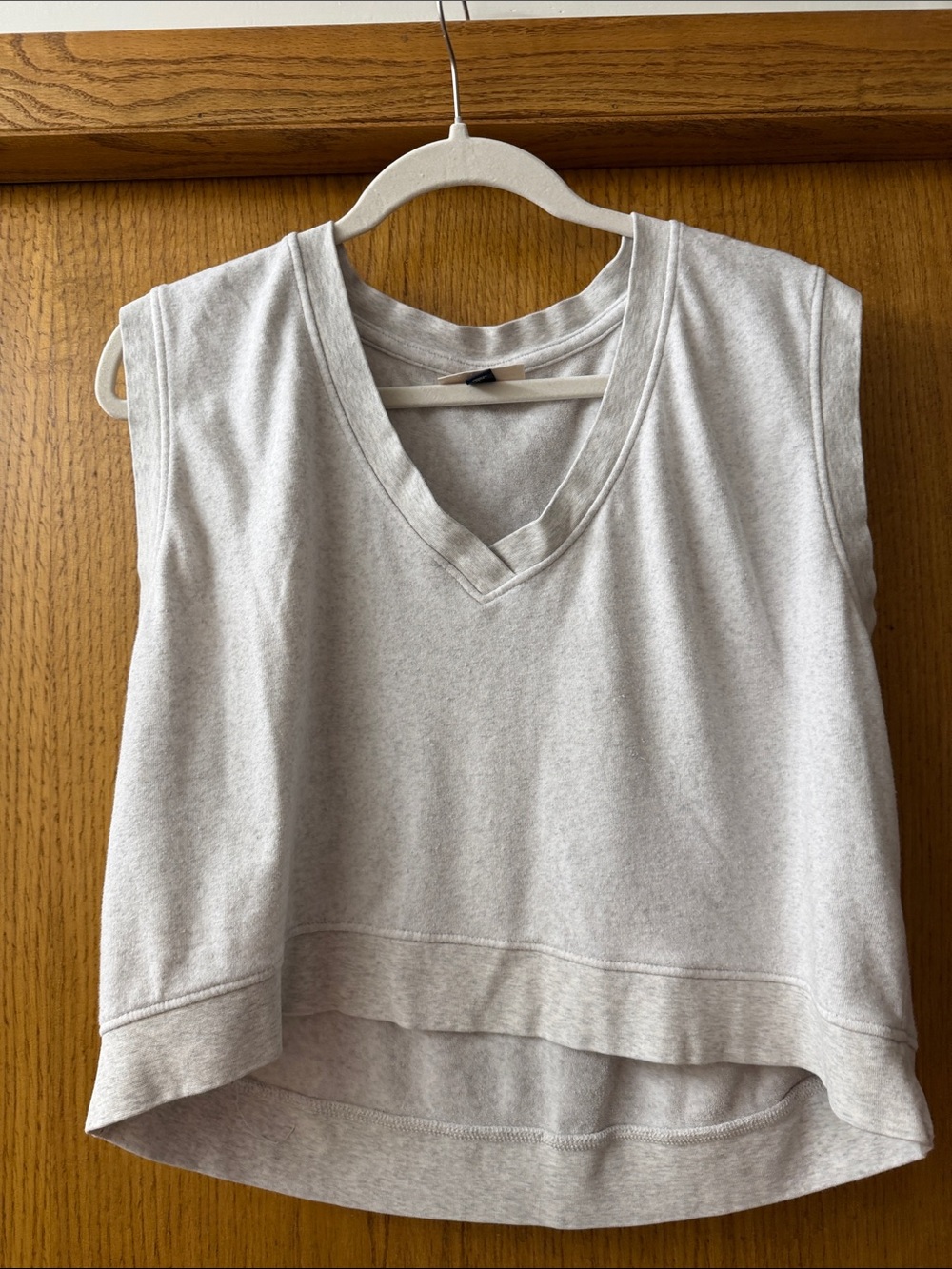 Universal Thread Light Gray V-Neck Cropped Muscle Tank